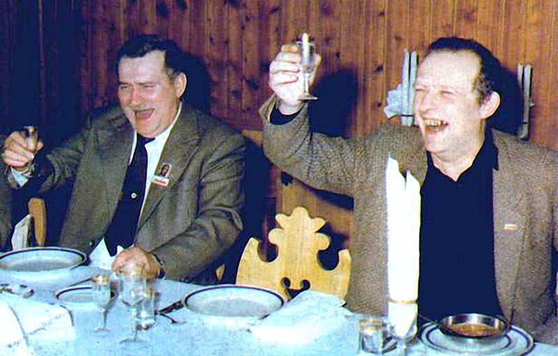 UFO 09 12  2021 r.  - Page 3 Walesa-michnik-w-magdalence